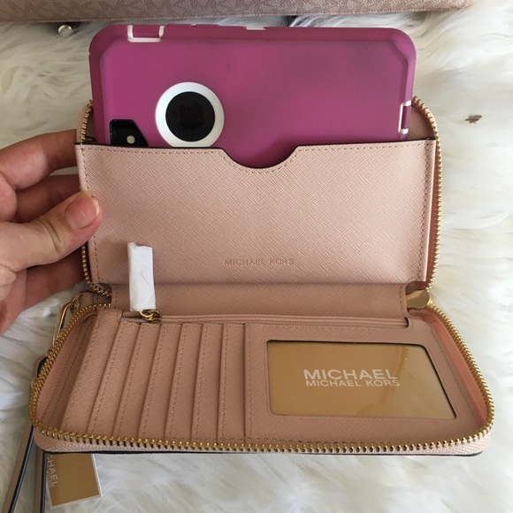 Michael kors medium carryall tote& matching wallet - Picture 8 of 8